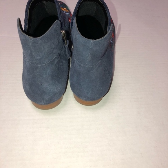 𝅺Bernardo Francine blue suede floral boots 9.5 - Picture 4 of 5